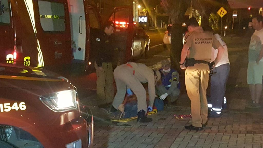 Após furto, ladrão é agredido por populares, no Centro de Cascavel