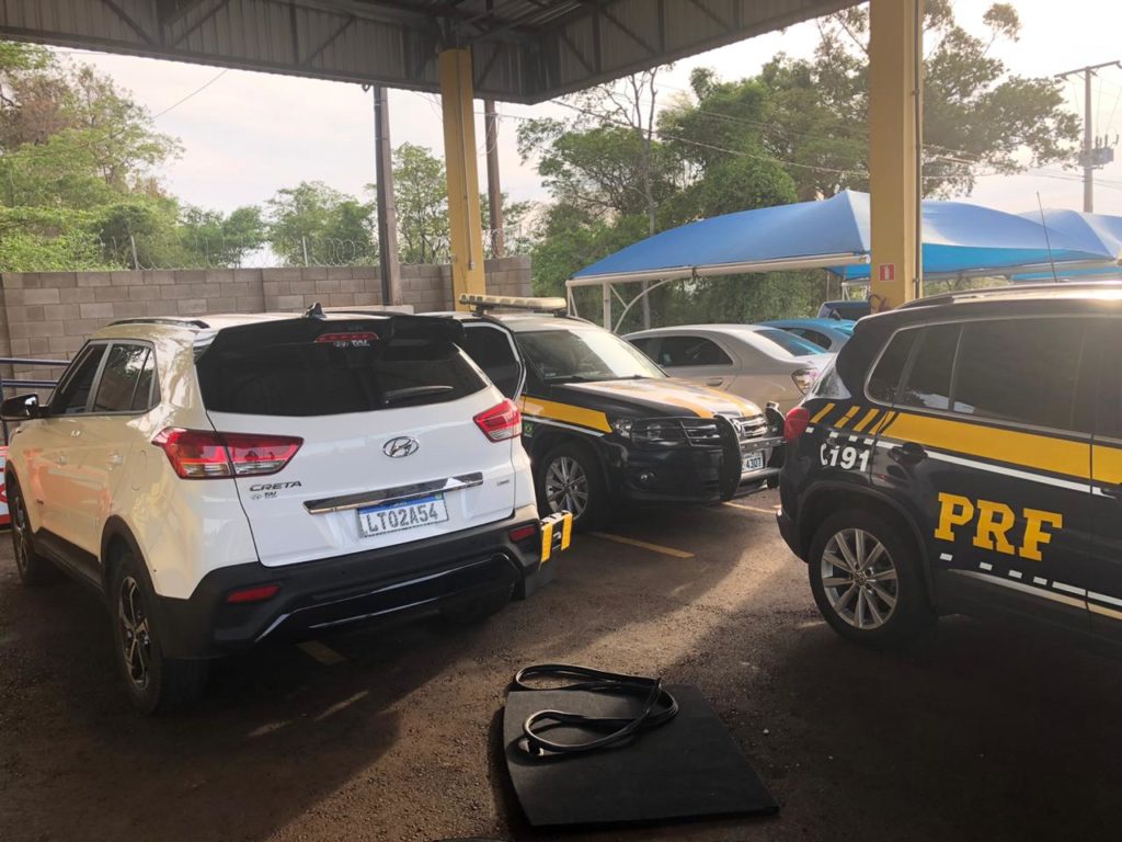 PRF recupera em Mandaguari veículo roubado no Rio de Janeiro