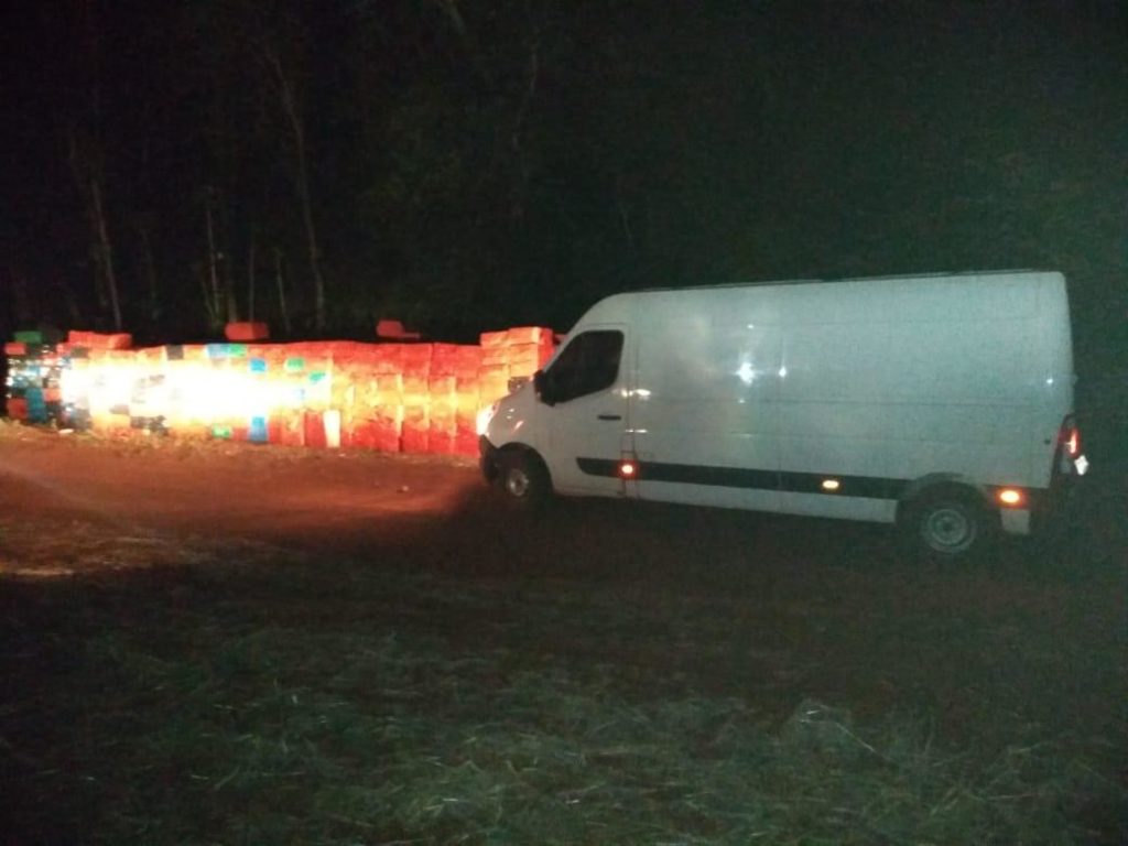 Policiais fazem apreensão de grande quantidade de cigarros no Lago de Itaipu Policiais fazem apreensão de grande quantidade de cigarros no Lago de Itaipu