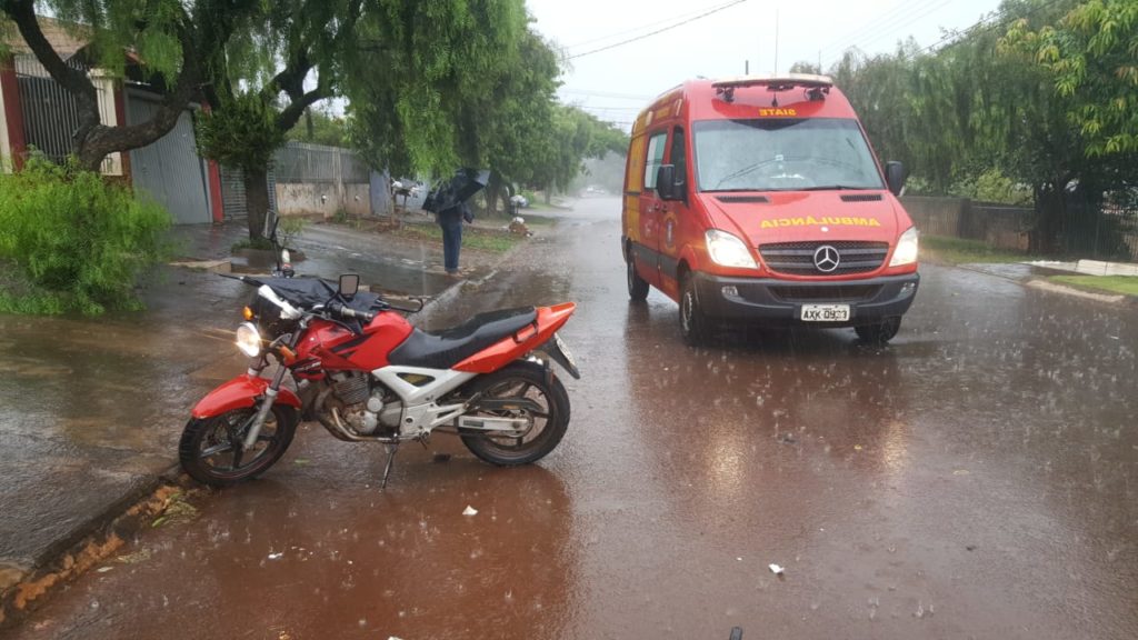 Homem fica ferido em acidente no Bairro Santa Felicidade Homem fica ferido em acidente no Bairro Santa Felicidade