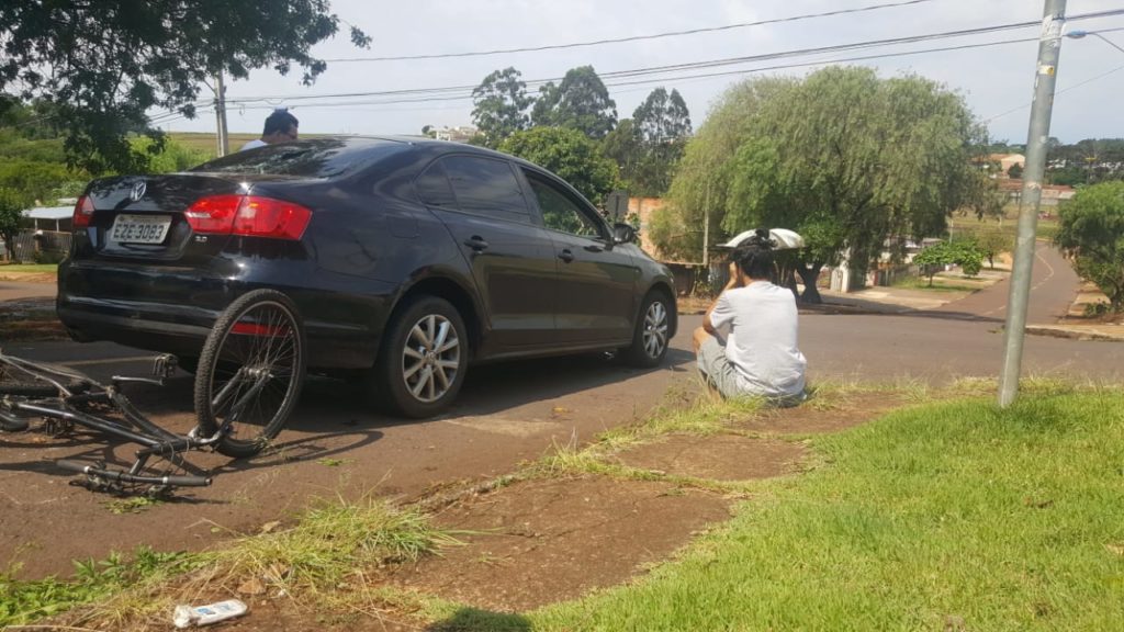 Jovem de 17 anos se fere em batida envolvendo bicicleta e carro Jovem de 17 anos se fere em batida envolvendo bicicleta e carro