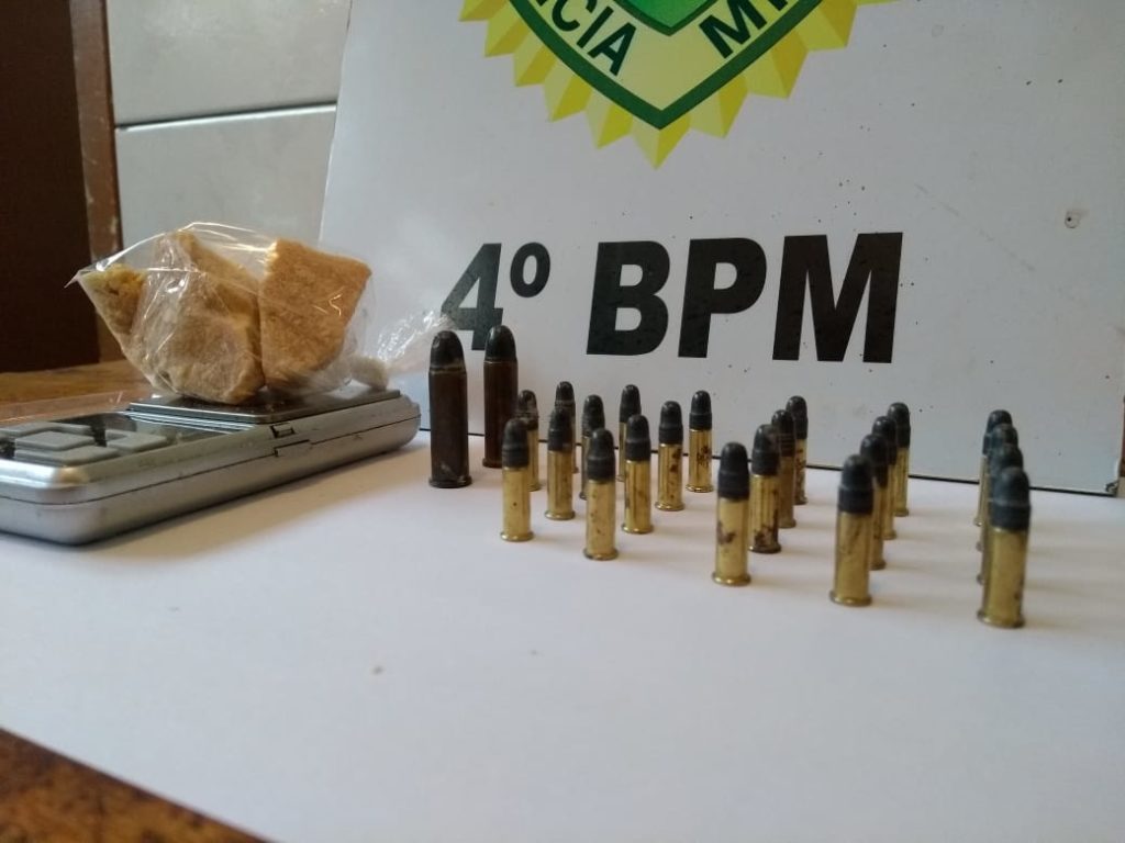 PM prende três por tráfico de drogas, em Mandaguari PM prende três por tráfico de drogas, em Mandaguari