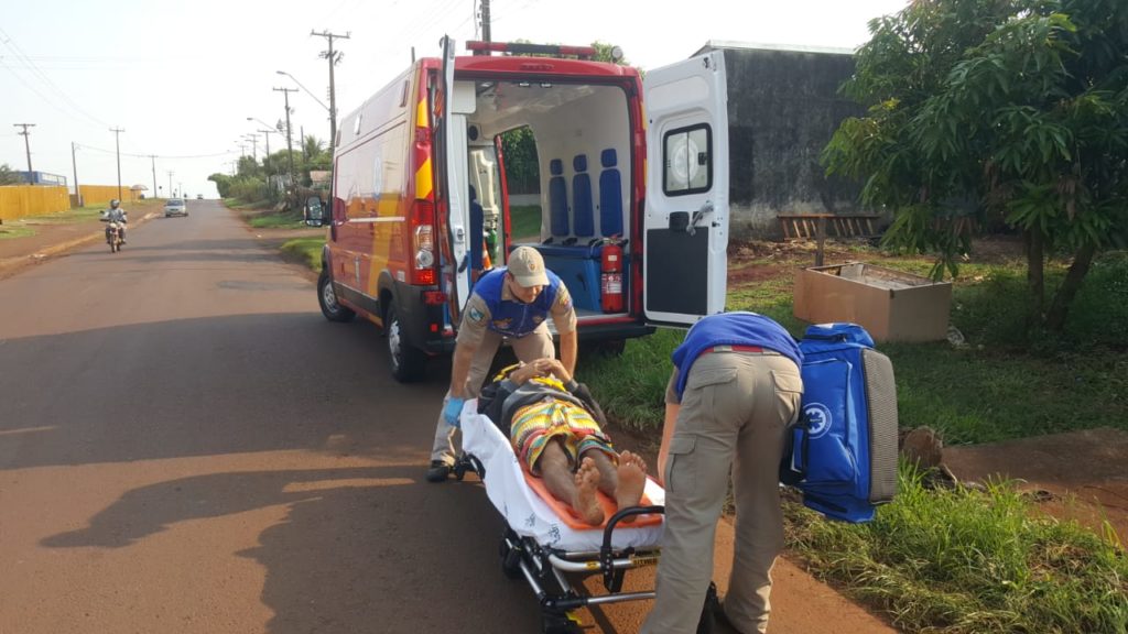 Motociclista ferido é socorrido na Avenida Piquiri Motociclista ferido é socorrido na Avenida Piquiri