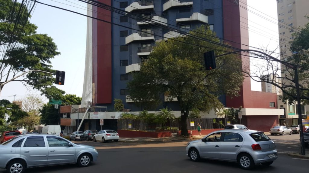 Falta de energia prejudica trânsito e comércio, no centro Falta de energia prejudica trânsito e comércio, no centro