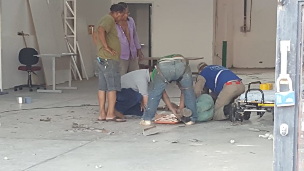 Homem fica ferido ao sofrer queda de aproximadamente sete metros de altura