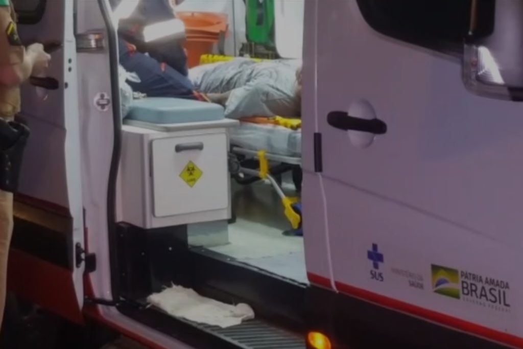 Falso Militar: família tenta internar homem de 28 anos que está em surto