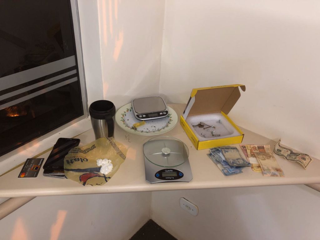 GDE prende mulher por crime de tráfico de drogas, em Foz do Iguaçu