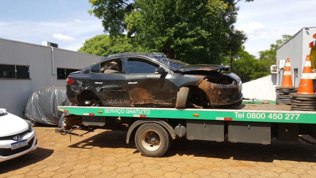 Carro envolvido em ocorrência com morte é levado para delegacia