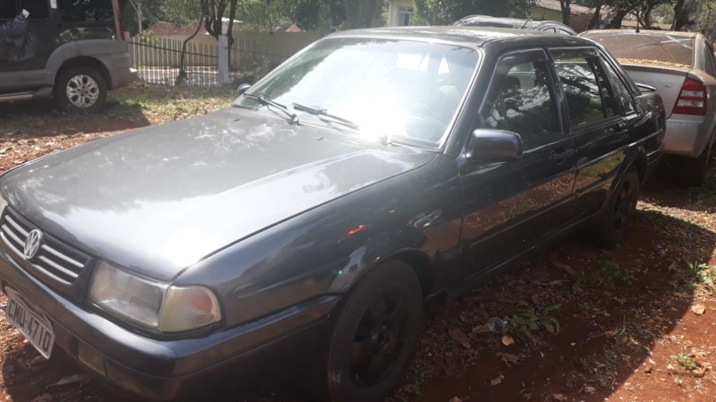 Santana com alerta de furto é encontrado no Jardim União