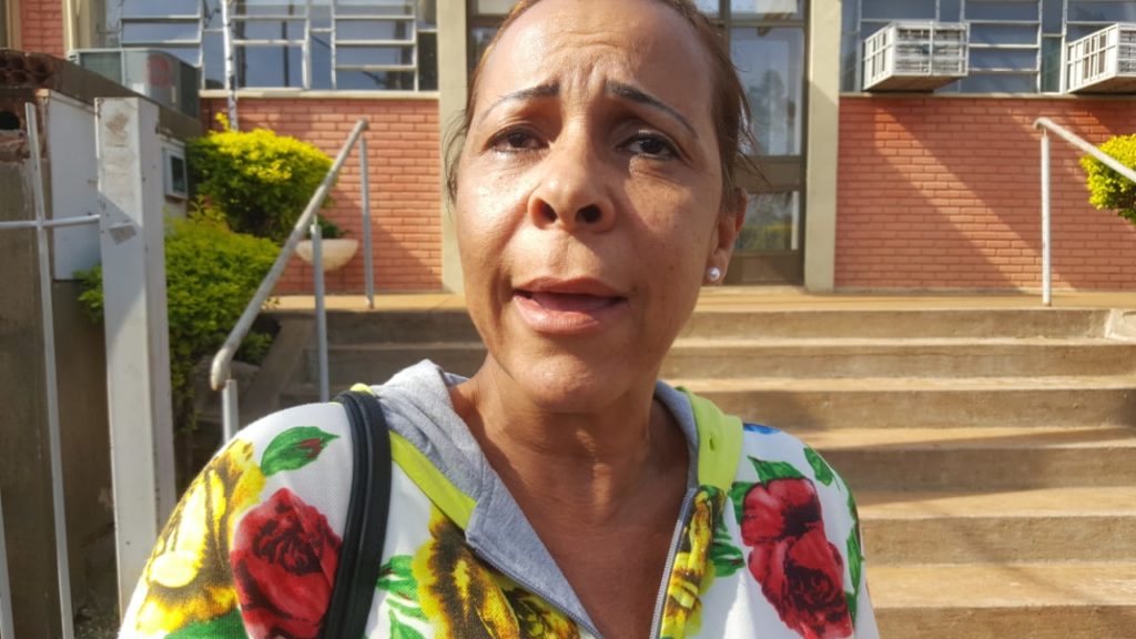 Detran: mulher reclama que aguarda por documento desde o mês de abril
