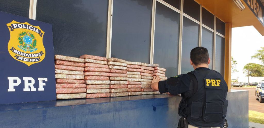 PRF prende casal de Chapecó (SC) com 45 quilos de maconha