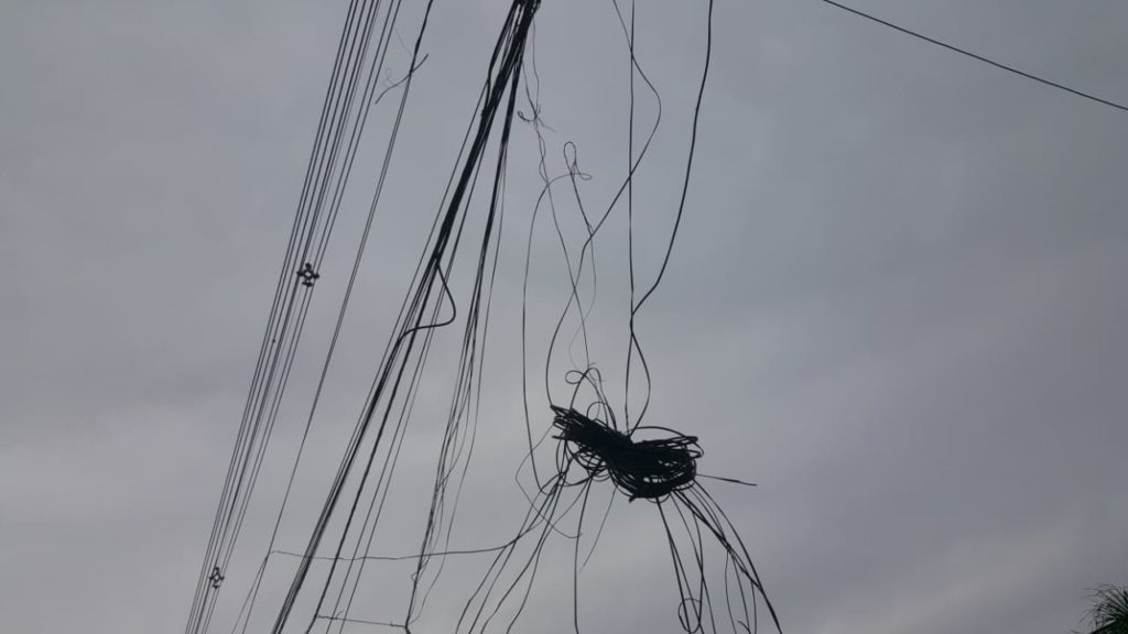 Fios de telefonia estão danificados no Cancelli
