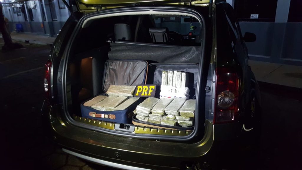 PRF apreende 33 quilos de maconha em Cascavel