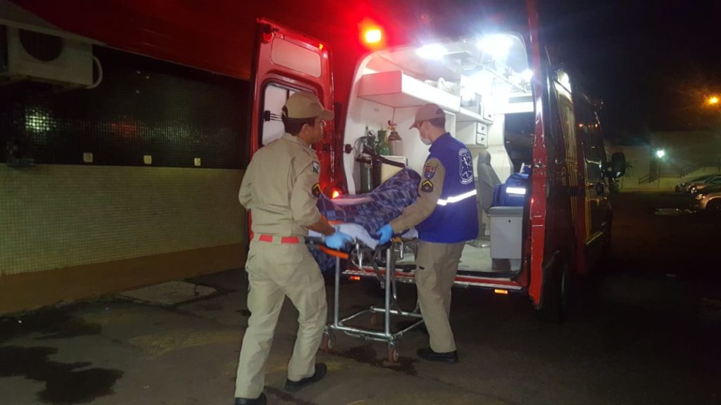 Suposta vítima de agressão é levada à UPA Tancredo Neves