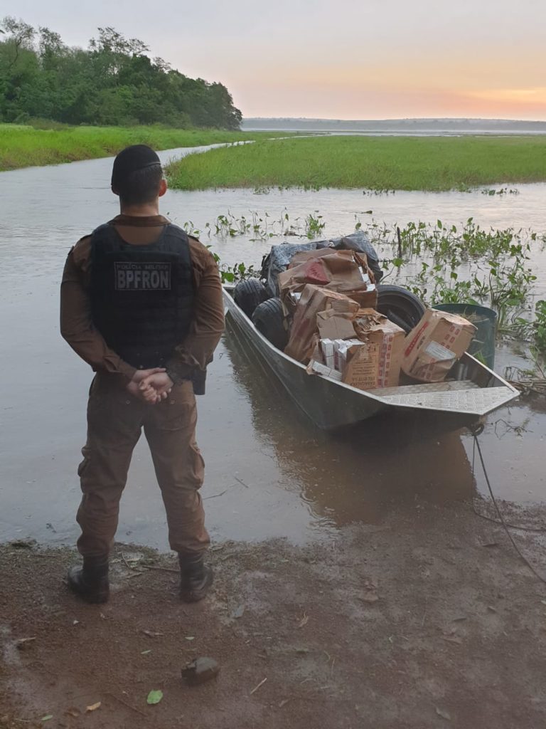 BPFron apreende veículo e embarcação, em Guaíra