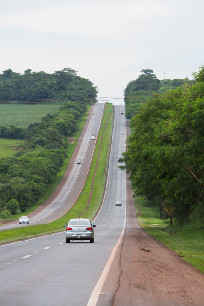 Fluxo de veículos deve aumentar em 75% na BR-277 no próximo domingo