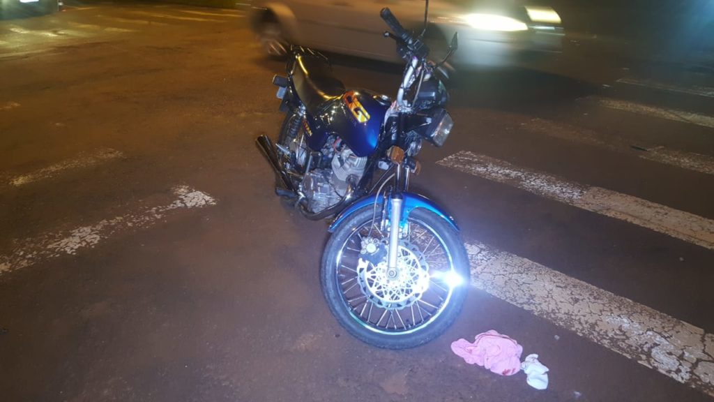 Dois homens ficam feridos em acidente entre motos na Av. Brasil