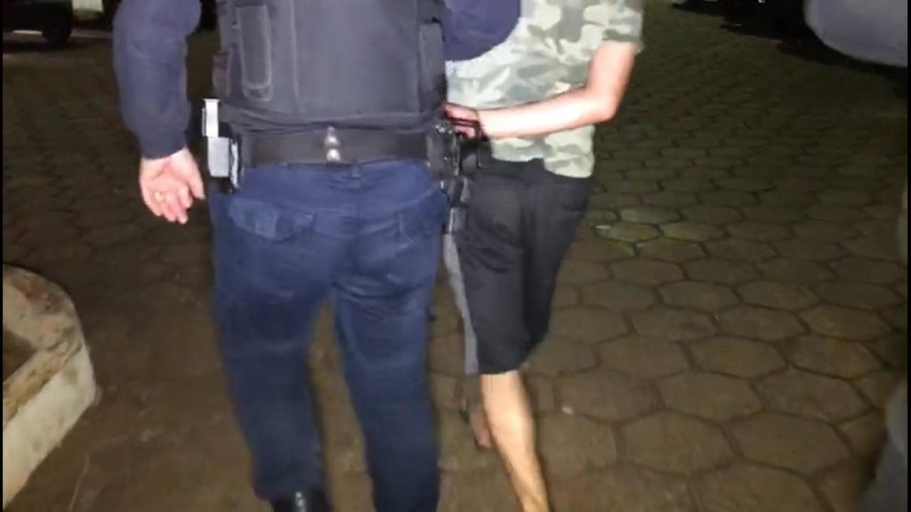 GM detém homem que descumpriu medida protetiva, pilotava moto furtada e estava embriagado