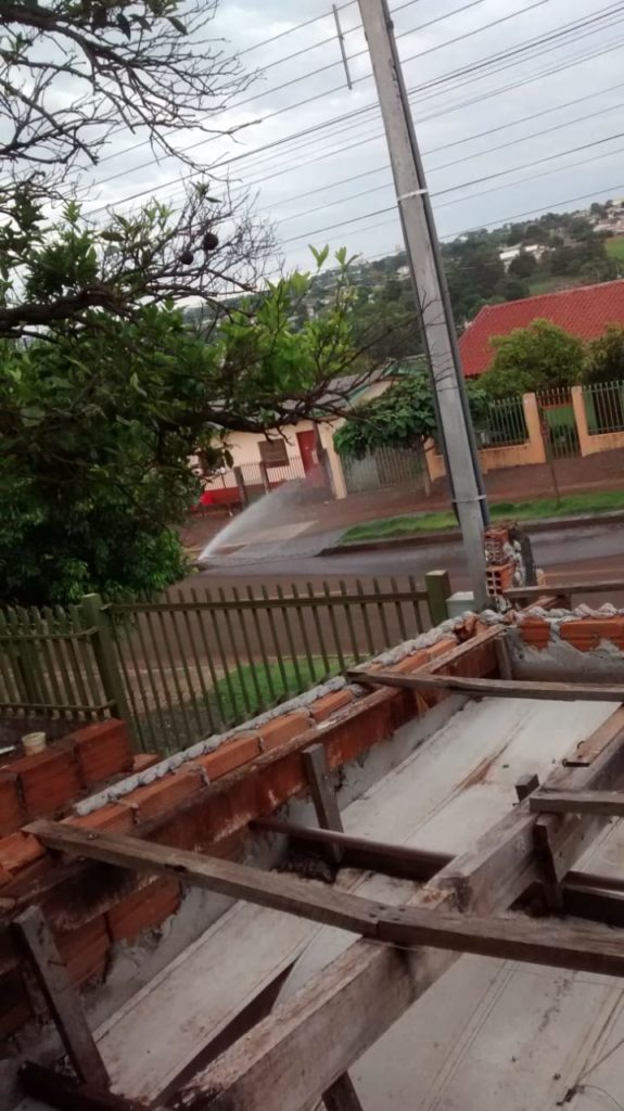 Vazamento de água é registrado no Bairro Morumbi