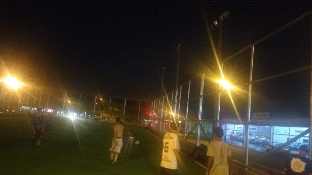 Moradores reclamam de quadra sem iluminação