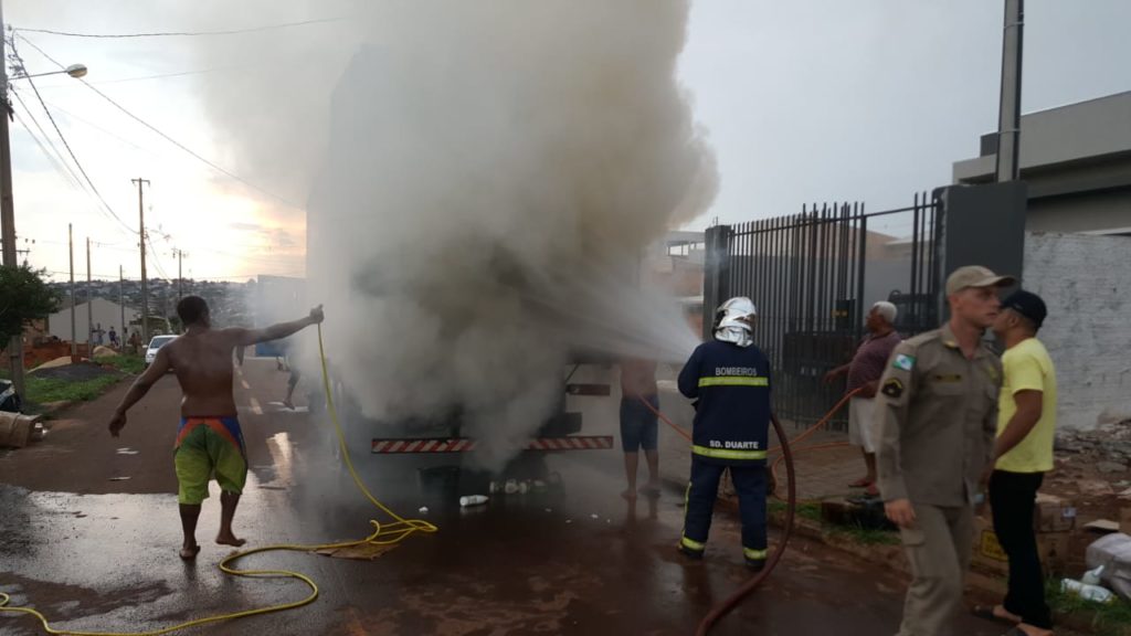 Loteamento Belmonte: incêndio atinge caminhão