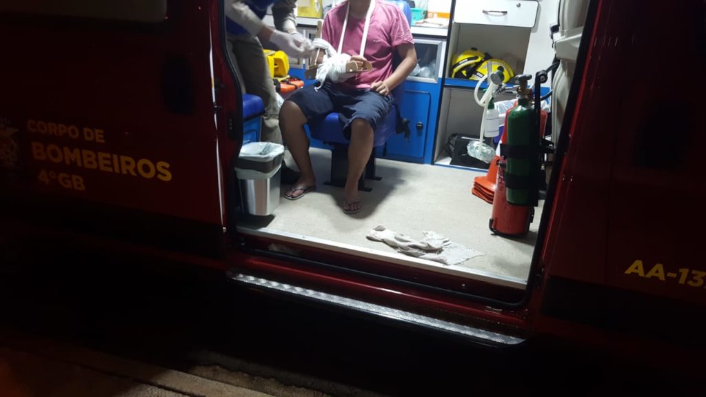 Jovem de 18 anos tem suspeita de fratura no punho após acidente desportivo