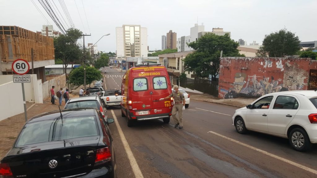 Colisão envolvendo dois automóveis é registrada no centro
