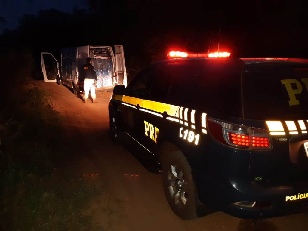 PRF apreende van carregada de cigarros em Francisco Alves; assista vídeo da perseguição