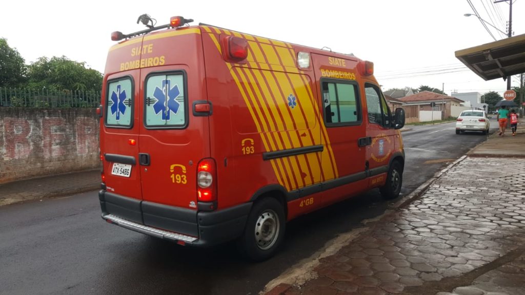Acidente entre moto e bicicleta deixa uma criança ferida, no Guarujá