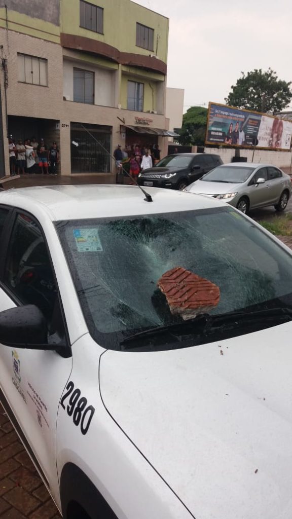 GM detém homem que quebrou para-brisa de carro da prefeitura