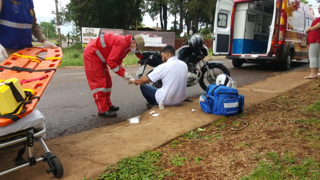 Motociclista fica ferido ao se envolver em acidente de trânsito, no Bairro São Cristóvão