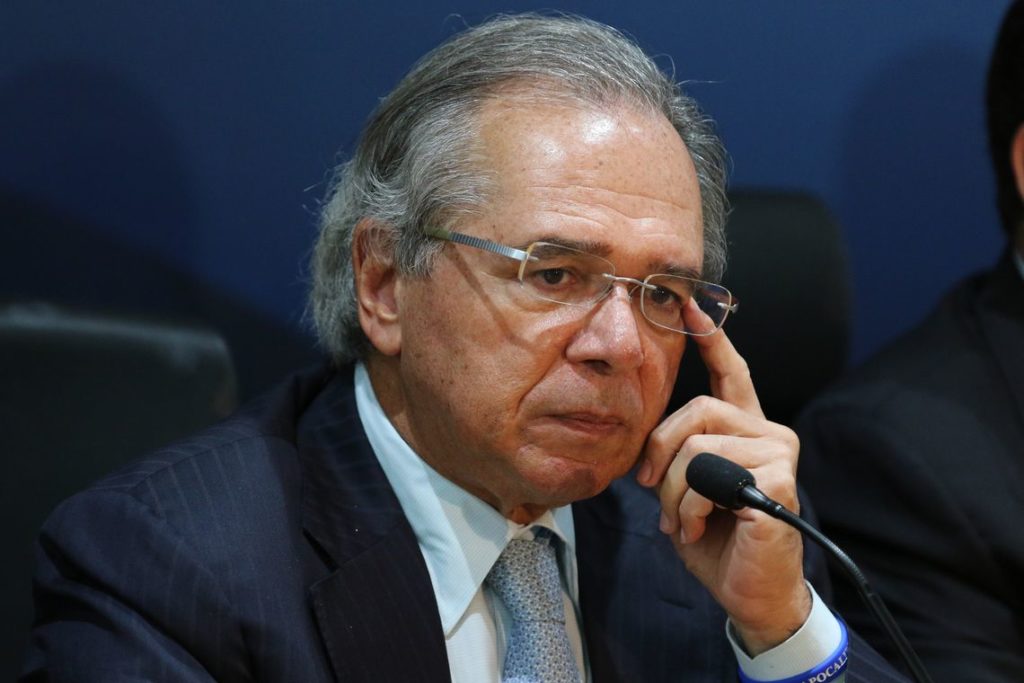 Guedes confirma prorrogação de jornada reduzida por mais dois meses