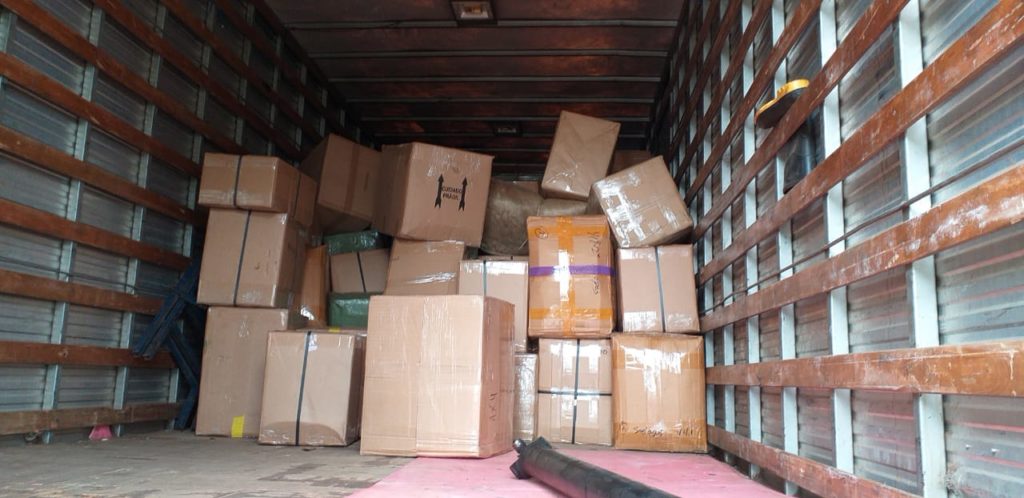 Santa Helena: Caminhão que bateu contra árvore transportava contrabando