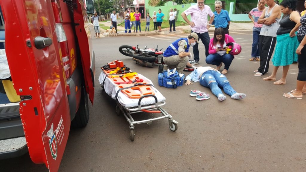 Duas pessoas se ferem em colisão entre carro e moto no Interlagos