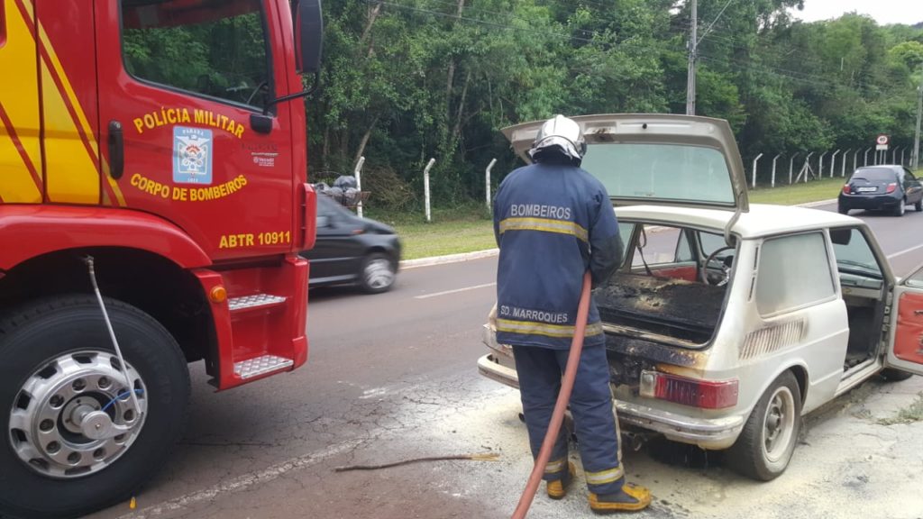 Brasília pega fogo na Rua Bom Jesus e Corpo de Bombeiros é mobilizado