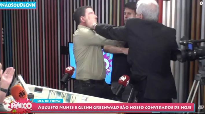 Augusto Nunes agride Glenn Greenwald após ser chamado de ‘covarde’ ao vivo Augusto Nunes agride Glenn Greenwald após ser chamado de ‘covarde’ ao vivo