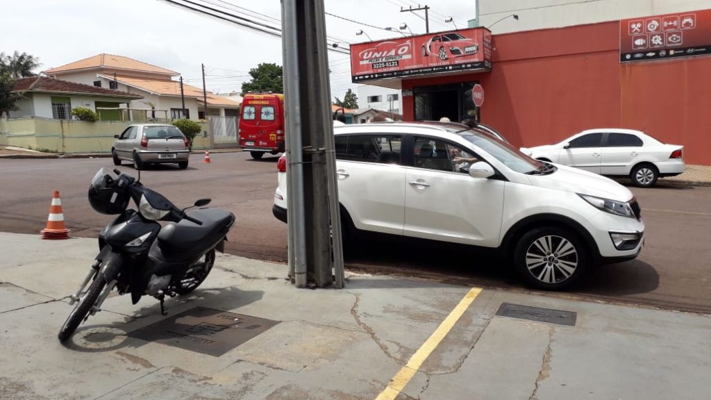 Motociclista fica ferida em acidente ocorrido no Parque São Paulo
