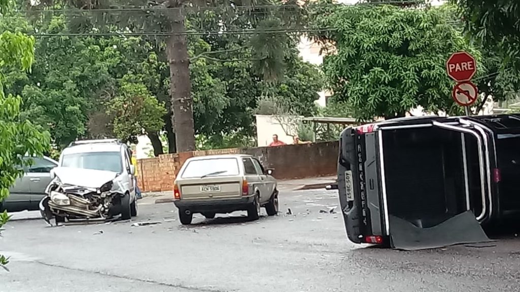 Tombamento é registrado na Rua Manoel Ribas, esquina com a Rua Curitiba