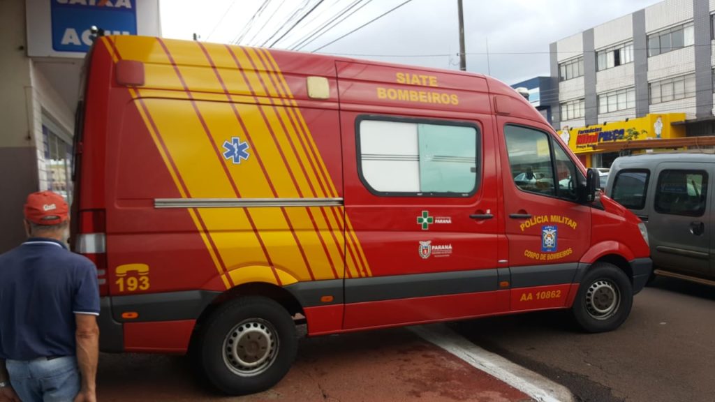 Mulher é socorrida após cair de escada em imóvel na Avenida Carlos Gomes