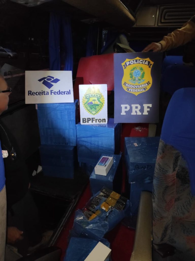 Operação Hórus faz apreensão de um ônibus de turismo com fundo falso carregado de celulares