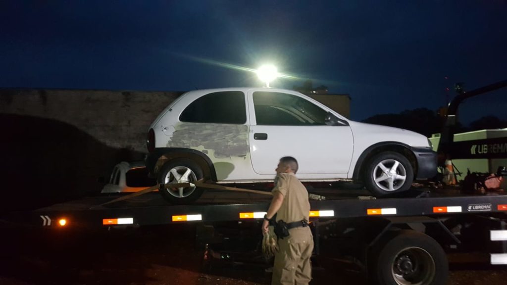 Corsa furtado é recuperado pela PM