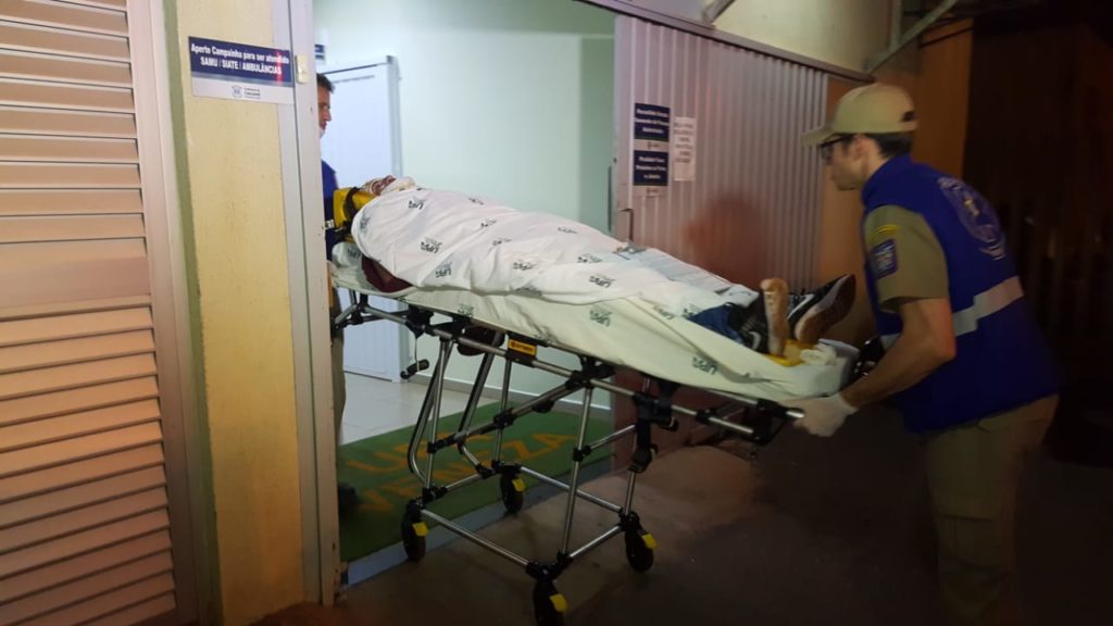 Homem de 46 anos é ferido com golpes de facão na cabeça