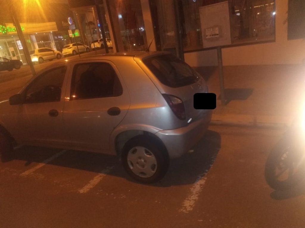 Internauta reclama de carro estacionado em vagas de moto no Centro