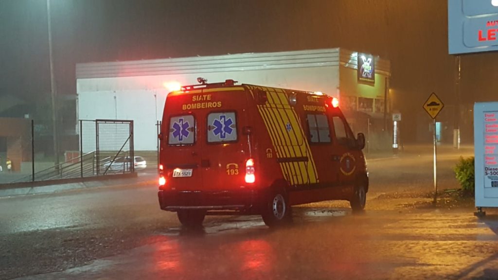 Rapaz de 20 anos fica ferido em acidente no Bairro Floresta