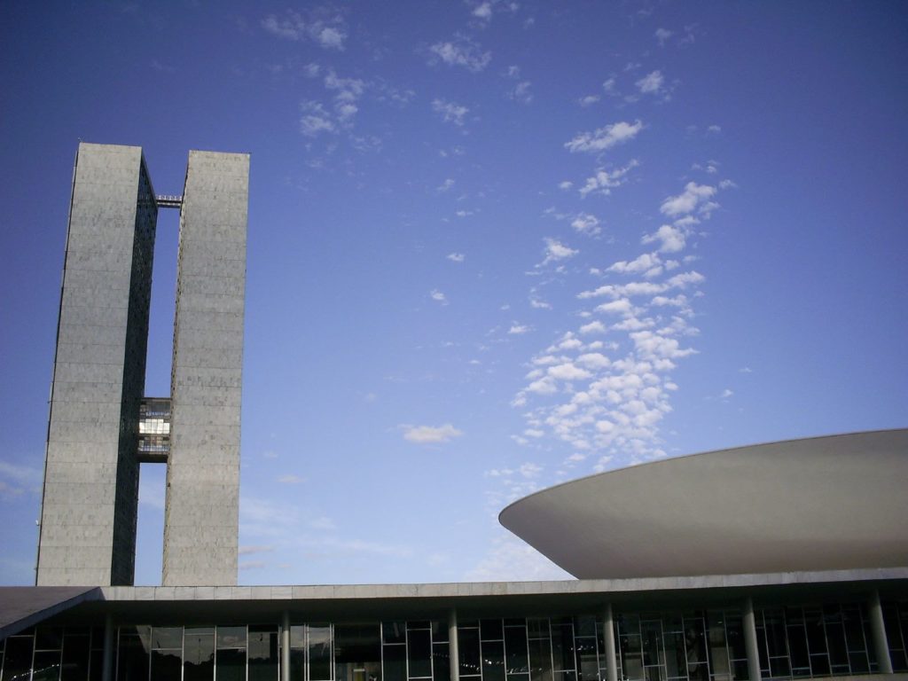 Projeto determina que supermercados tenham horário específico para grupos de risco da Covid-19