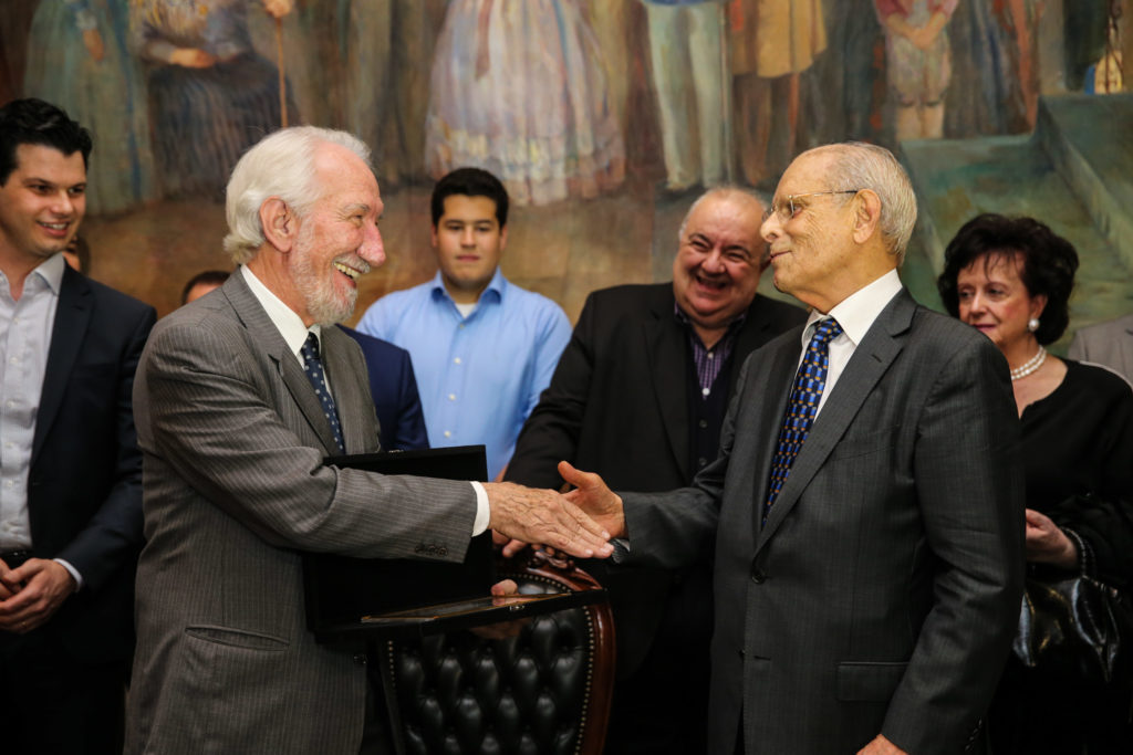 Universidades homenageiam ex-governador Paulo Pimentel