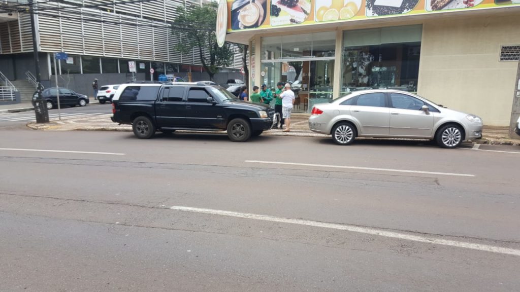 Linea e Blazer se envolvem em acidente na Rua Paraná