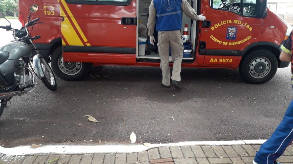 Batida entre carro e moto é registrada na Avenida Toledo