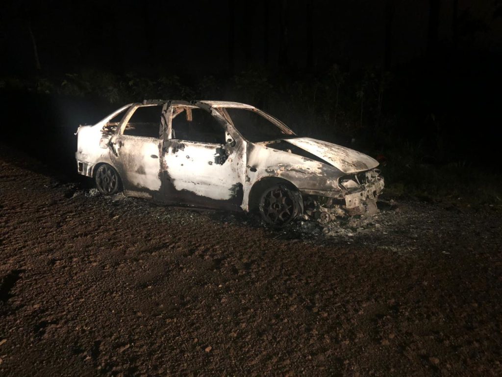 Maringá: carro roubado é encontrado queimado com corpo dentro