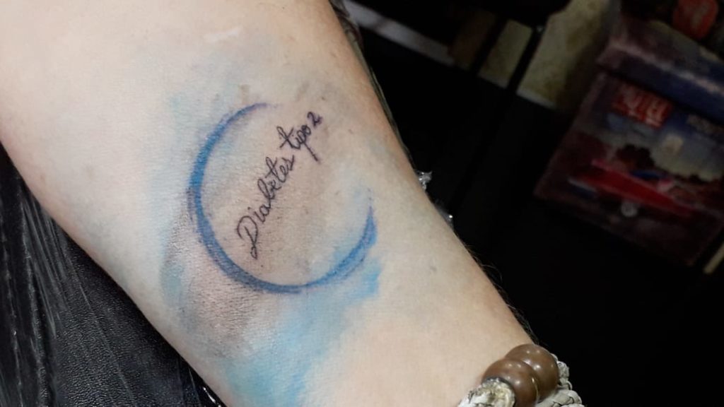 Diabéticos recebem tatuagens gratuitamente para identificação da doença